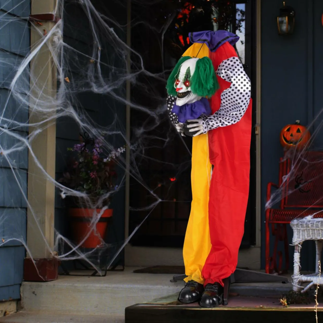 Tangkula 4.5 FT Halloween Grins Animatronic Clown with Pre-Recorded Phrases, LED Glowing Red Eyes