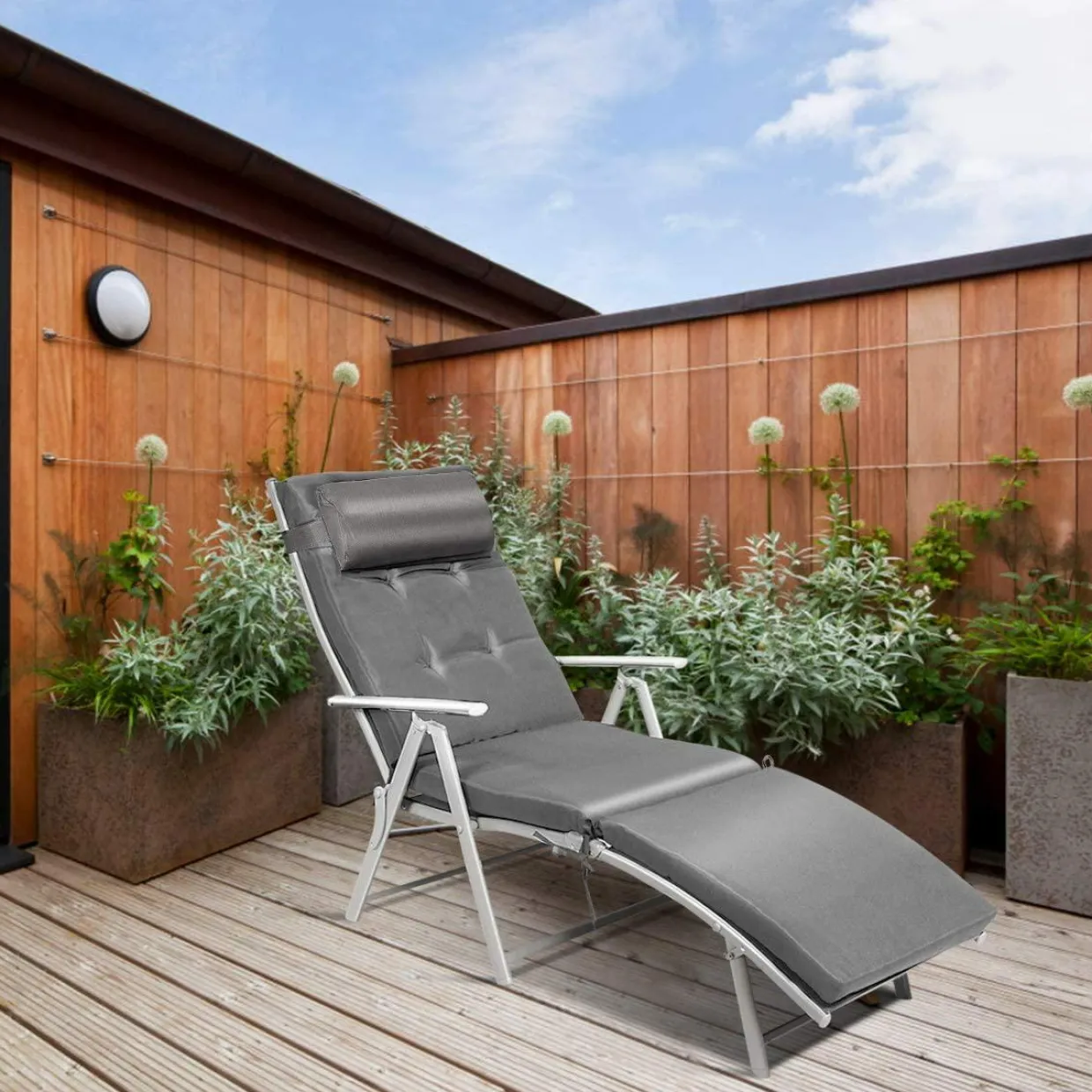 Tangkula Outdoor Folding Chaise Lounge Chair, Lightweight Recliner Chair w/ 7 Adjustable Backrest Positions